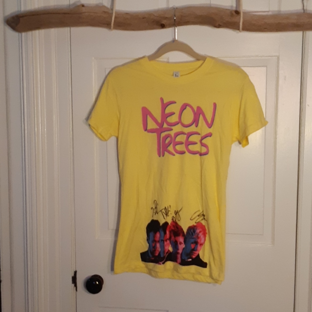Signed Neon Trees band-T